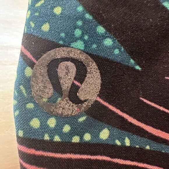 Lululemon Speed Up LowRise Lined Short 2.5”- Size 4- Palm Lace Tofino Teal/Black - Picture 9 of 11